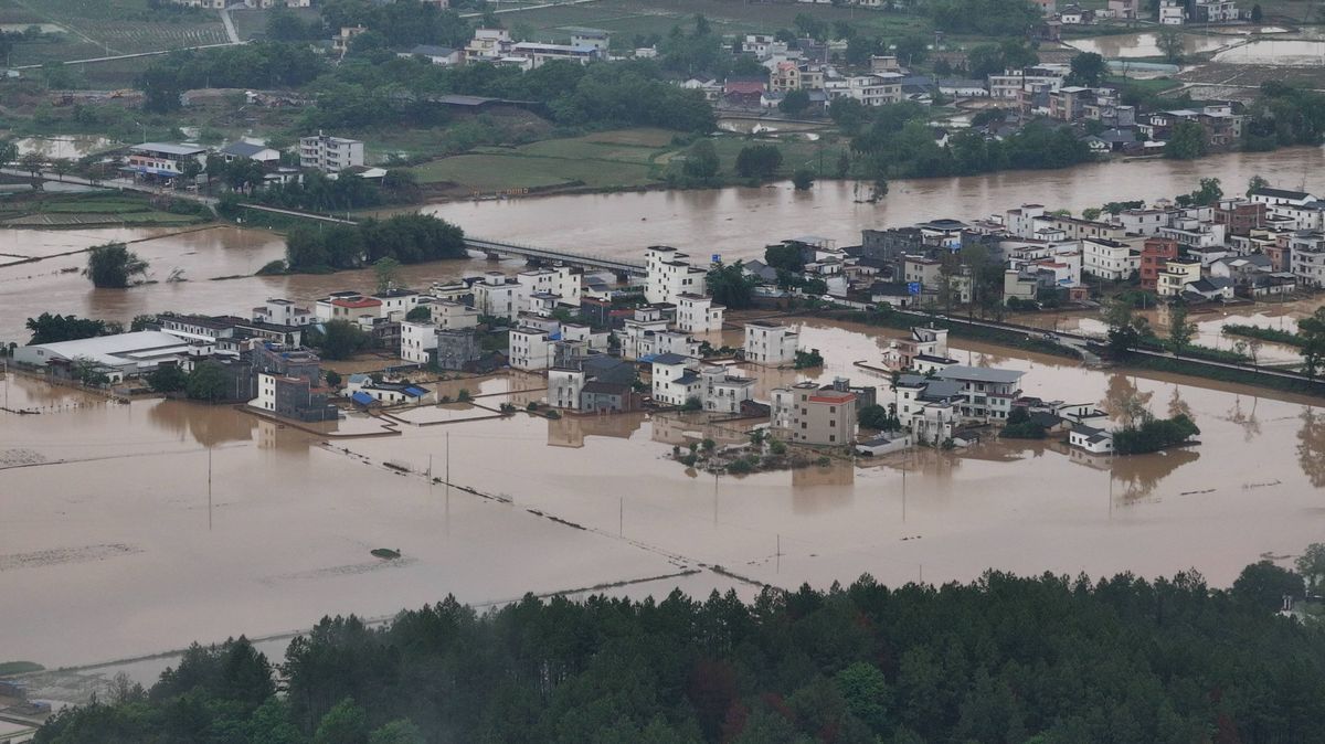 Miliony lidí v Číně ohrožuje stoletá povodeň